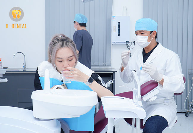 Các bác sĩ tại H Dental đảm bảo chuyên môn tốt và dày dặn kinh nghiệm