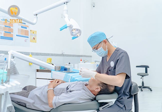 H Dental điều trị cắt nướu bằng laser hiện đại, không đau, nhanh lành thương