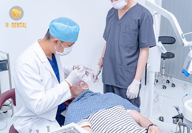 Các bác sĩ tại nha khoa H Dental là người có nhiều kinh nghiệm điều trị cắt lợi laser cho bệnh nhân