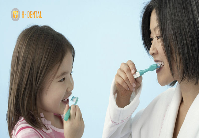 Chăm sóc và vệ sinh răng miệng đúng cách giúp phòng ngừa viêm nha chu